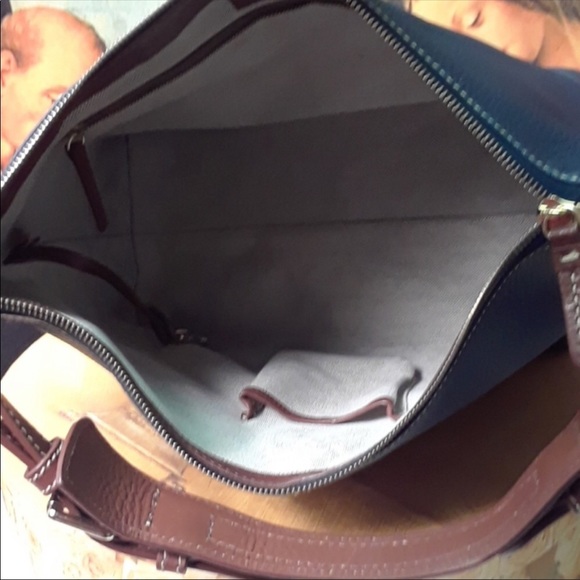 Dooney & Bourke - Picture 6 of 7